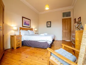 Beautiful and Bright Georgian Style Morningside Apartment - Pass the Keys - Image 4