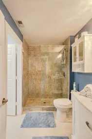Few days still available this winter! King-size bed. Free parking. Renovated! - Image 4