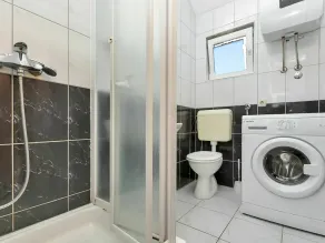 Atemberaubendes  Ferienhaus für 6 Leute mit  W-LAN, Klimaanlage, TV, Terrasse und Haustiere erlaubt - Image 4