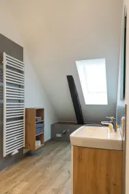 The approx. 50 m², lovingly furnished 2-room apartment is located in the heart of Bad Zwischenahn and offers the perfect retreat for couples or solo travelers. The modern top-floor apartment impresses with its stylish design. - Image 4