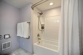 Catskills Farmhouse and Spa - Image 4