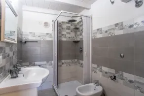 Holiday Home 'Prima Luce' with Terrace & Wi-Fi - Image 3
