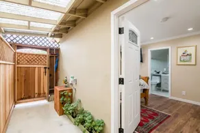 Comfortable Studio in a Woodside Plaza - Image 5