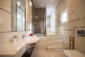 Lavish Villa With Infinity Pool and Views - Image 2