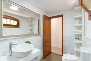 Stylish Holiday Apartment \"Vela\" Close to the Beach with Wi-Fi & Terrace - Image 4