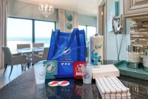 Gulf-front condo with spacious balcony resort amenities and cheerful interior - Image 2