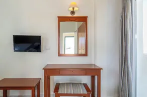 Niros Beachfront Aparthotel - Image 2
