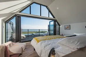 Waters Edge -  a holiday let by Bloom Stays that sleeps 15 guests  in 6 bedrooms - Image 4