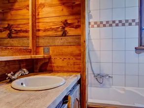 Appartement charmant à Courchevel 1650, parking inclus - Image 2