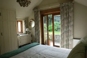 Peak District Luxury cottage, sleeps 8 plus pets - Image 3