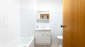 Unit 2 12 Ballingalla Apartments - Image 3