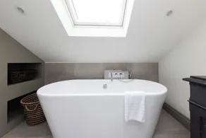 Bristol Gardens - Luxury Home, 2 min from the Beach - Image 5