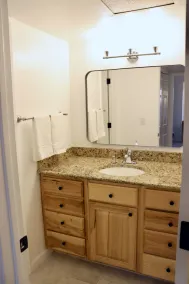 Newly renovated condo with mountain views! - Image 3