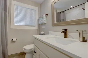 Modern 5 BR - Large Yard + BBQ + Kid's Playhouse + Game Room + Great WiFi - Image 4