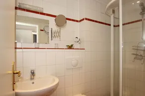 Affitto-Comfort-Bagno privato-Terrazza-WG1 - Image 3