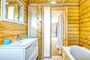 Chalet \"in Medoc 3\" with Private Garden & Wi-Fi - Image 3