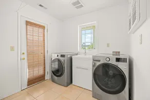 Waterfront Beach House - 2700 pieds carrés, amarrage - Image 2