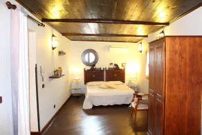 HERMOSA VILLA con PISCINA de uso EXCLUSIVO, ¡relájate a pocos km del mar! - Image 4