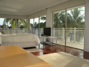 Blick auf das Wasser von jedem Zimmer mit Blick auf Miami - Image 2
