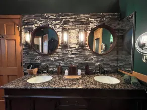 One of a kind, Creek Front Lodge 3 floors, 2 kitchens, long distance views. - Image 5
