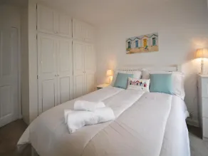 Guijarros, BURTON BRADSTOCK - Image 3