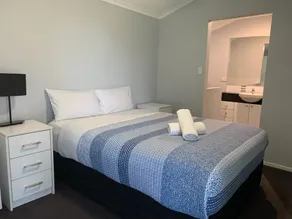 Haven By the Bay- Short walk to Broadwater beach - Image 3