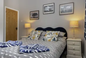 This charming Cotswold stone cottage, elegantly furnished with a seamless blend of antique and conte - Image 5