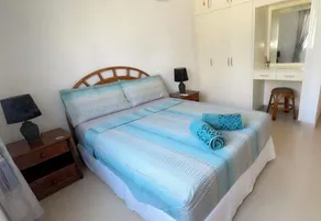 Apartamento térreo com piscina, A / C, TV, DVD, WIFI, pátio e estacionamento privativo - Image 3
