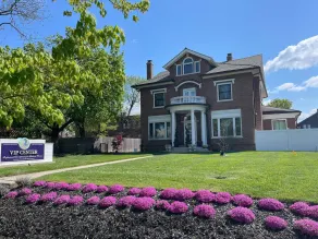 QUIET PEACE RETREAT CLOSE TO DOWNTOWN INDY – WOMEN ONLY - COMFY & SECURE - Image 3