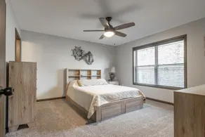 CHARMING FAMILY HOME ON CASTLE ROCK LAKE - Image 4
