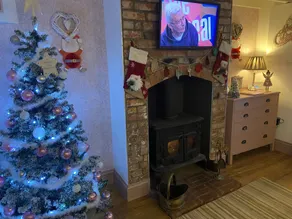 Hemlockglade Amazing pet friendly cottage , hot tub ,logburner,enclosed garden , - Image 4