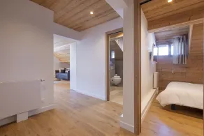 Rare & Newly renovated! On the church place - Image 5