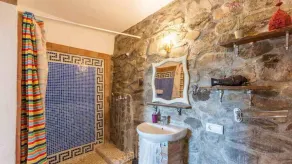Sayalonga Villa Retreat With 7 Bedrooms - Image 2