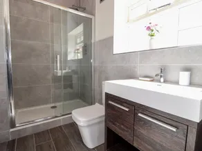SWALLOW COTTAGE, romantic, character holiday cottage in Sandbach - Image 2