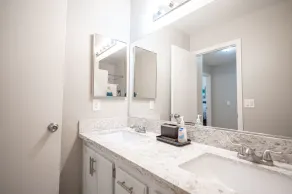 Maison relaxante avec 4 chambres, piscine et bain à remous! - Image 3