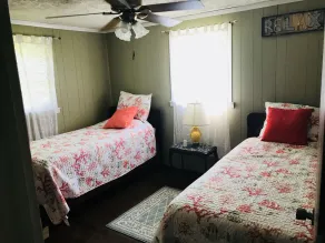 Quiet Blue Ridge Mountain Cottage - Image 4