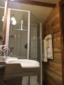 Creekside Cabin—Converted woodshop w/creek, fire pit & pavilion. Close to town - Image 5