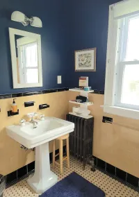 Stylish 1920s Craftsman Bungalow; tastefully appointed. - Image 4
