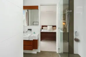 Cosy Country Apartment 8-mins from the City - Image 3