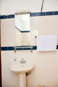 Luxurious 2 bedroom house in Westlands with heated pool, gym, restaurant - Image 3