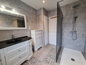 Luxurious Lakeview Retreat: Hot Tub, BBQ, Playground, Near ZooParc & More! - Image 5