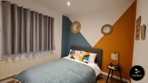 Bee Stays - Byron House - Image 5