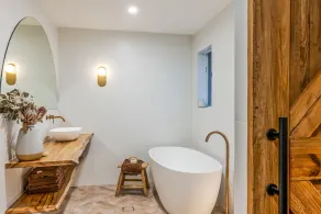 Mediterranean Style Beachside Abode. Heated Pool in Winter - Image 3