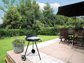 Looking for a romantic escape in Herefordshire’s rolling countryside. - Image 4