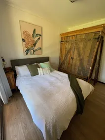 Stylish 2 bedroom Guesthouse - 1 minute from the beach. - Image 3
