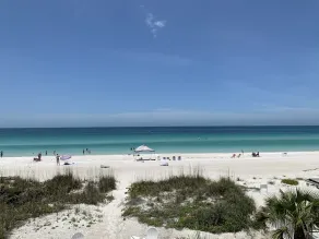 HAUS AM STRAND, DIREKT AUF WEICHEM ZUCKERWEISSEN SAND - Image 2