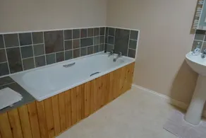 Rummelig 2 sengs hytte i landlige omgivelser. Enkelt etage, børnevenlig - Image 5