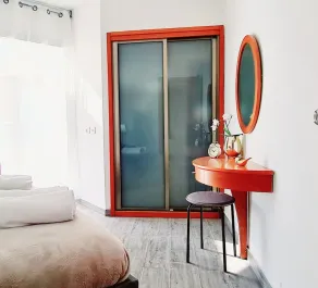 1107 Luxurious apartment with balcony and sea view. - Image 3