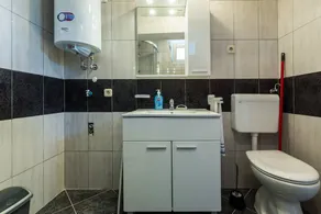 AMAZING 1 BED. APARTMENT-10 MINUTES WALK TO BEACH! - Image 4