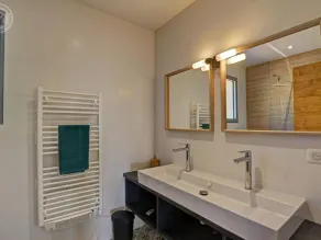 Charming renovated house with heated pool - Image 3